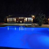 Pool house nuit